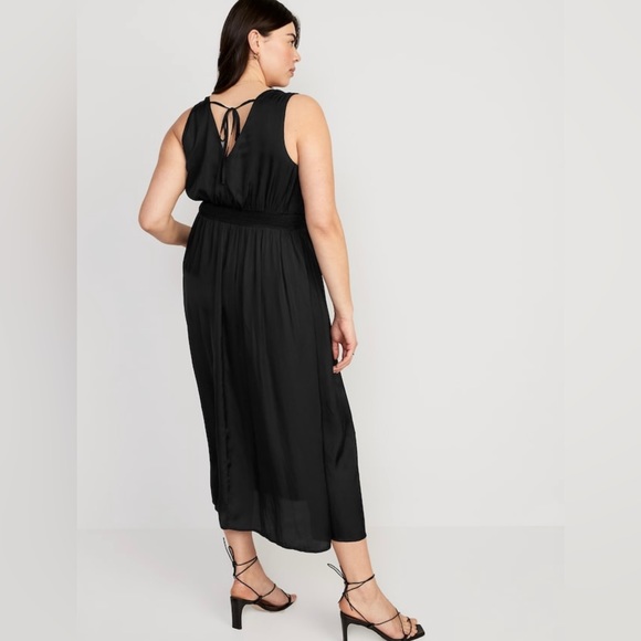 NWT! Black Waist-Defined Tie-Back Satin Maxi Dress - Multiple Sizes 💛 - Picture 7 of 7